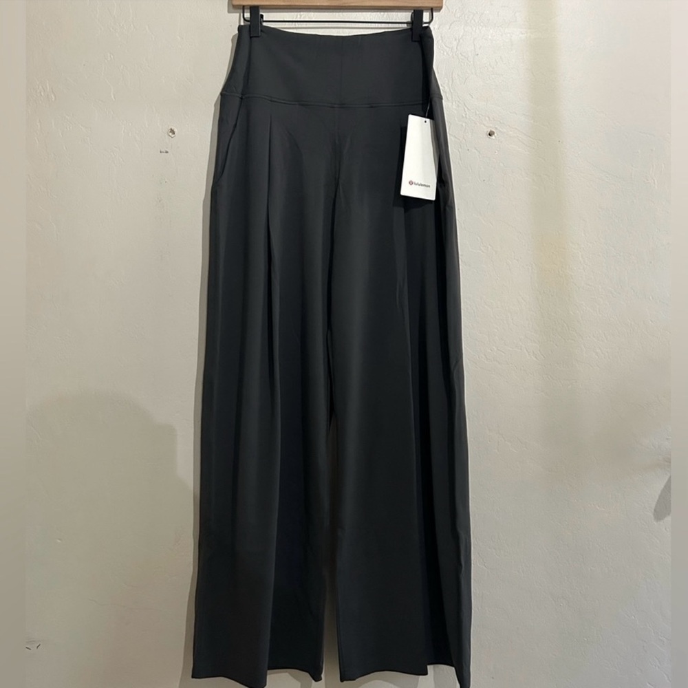 Lululemon palazzo pant size 8 NWT